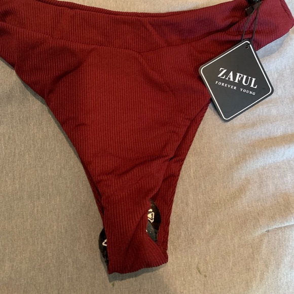 3/$18.🌼 Bundle of 3 size small cheeky bikini bottoms - Picture 4 of 10